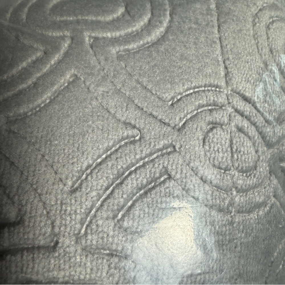 🆕 ✨ Madison Park Oversized Plush Throw Blanket – Grey 60” X 70” 🩶🤍🩶 NWT - Picture 3 of 16